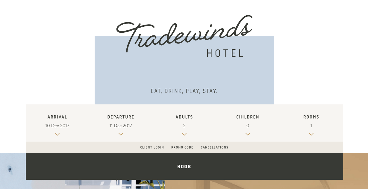 de website van het Tradewinds Hotel.