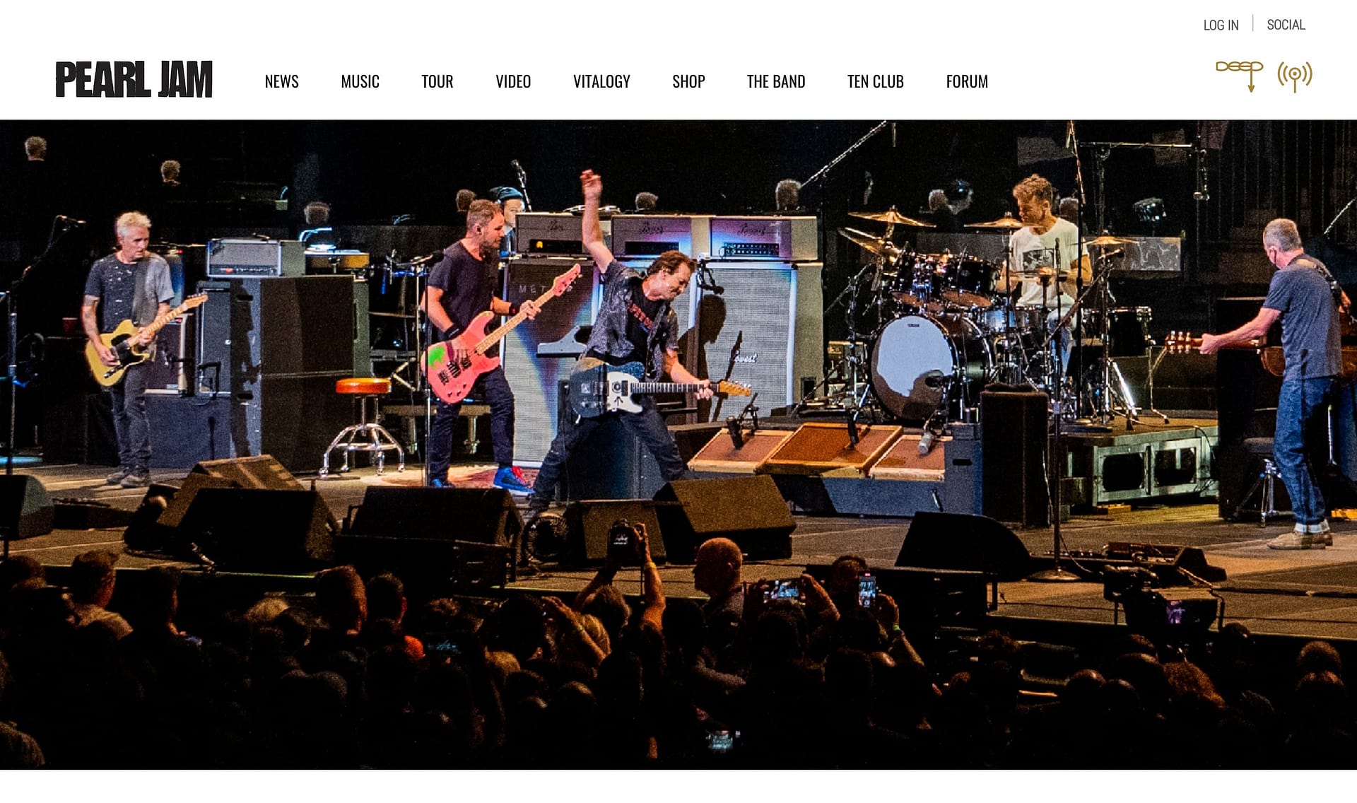 The Pearl Jam website uses open source ecommerce.