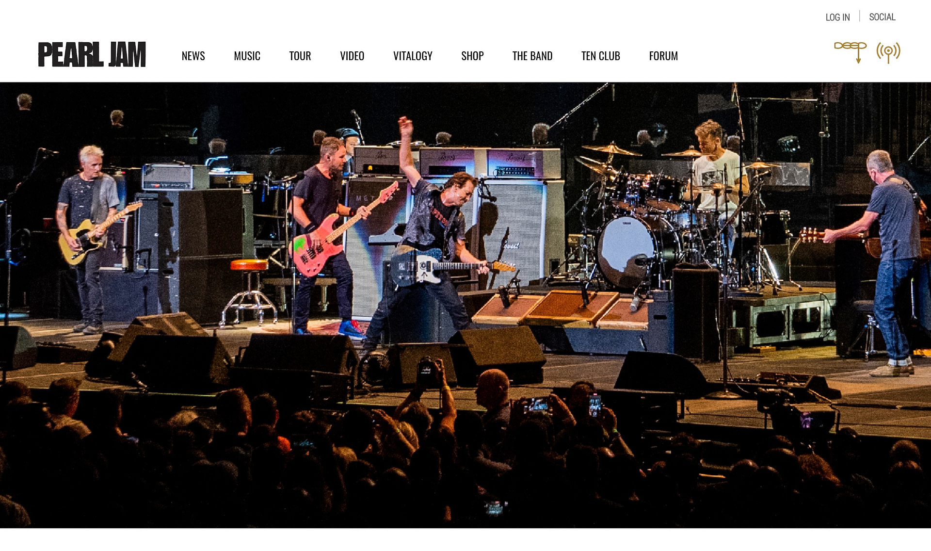 The Pearl Jam website uses open source ecommerce.